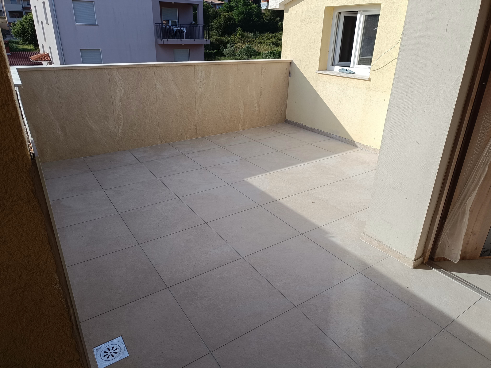 Precizno postavljanje velikih pločica